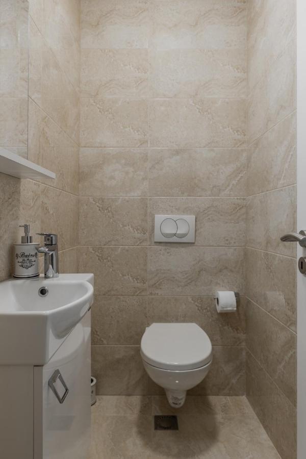 Bleri Apartment, 2 Bedroom, Free Parking Pristina Exteriör bild